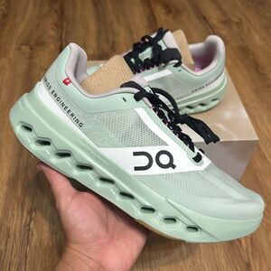 ON CLOUDSURFER mineral almond running athletic training lace up shoes sz 8 new